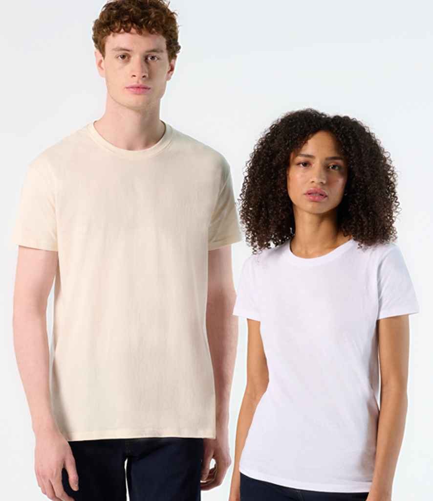 01825 Absolute White Front